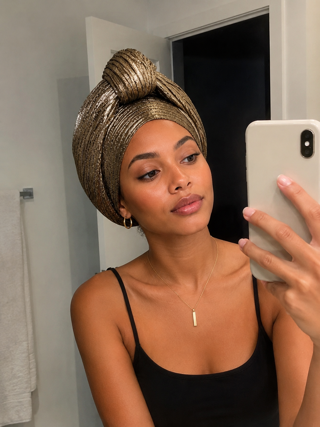 Femme avec un turban pré noué cissey clothing