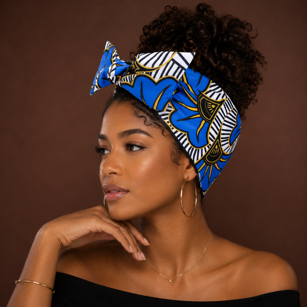 Bandeau wax africain Fleur de Mariage bleu porté avec nœud — imprimé fleur de wax — Cissey Clothing