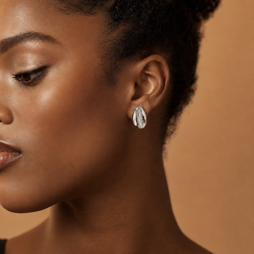 Boucles d'Oreilles Cauri — portrait studio — Cissey Clothing