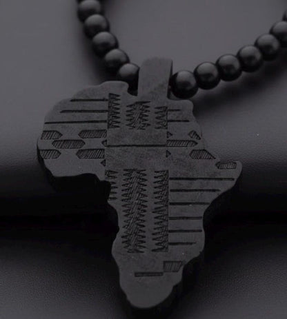 Vue rapprochée du collier Racines Noir