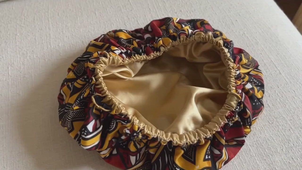 Video laden: Satinhaube der Marke Cissey Clothing